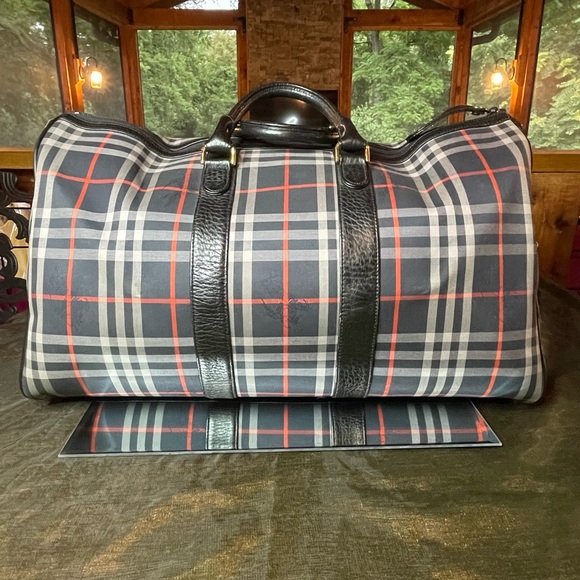 RARE Burberrys Navy Haymarket Plaid Duffle with lock and keys and a luggage tag - Picture 3 of 13